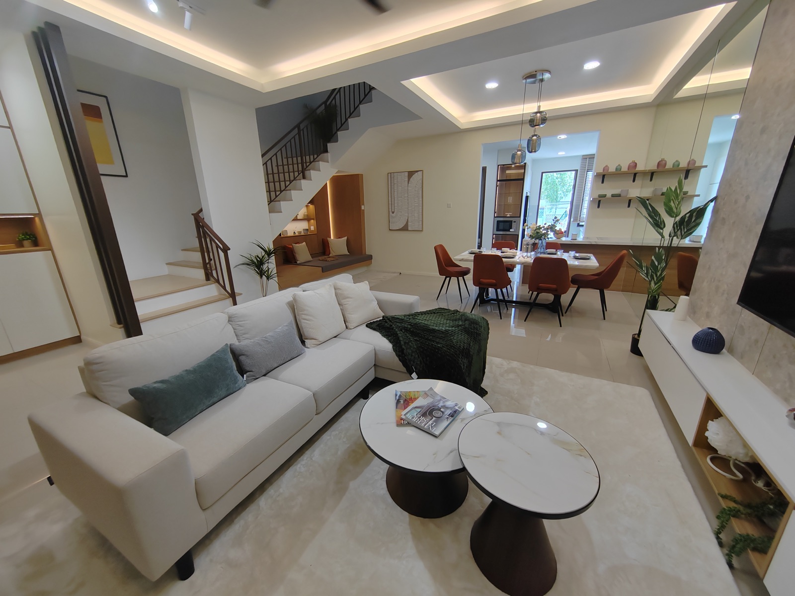 Adenia — Puncak Bestari — Foto rumah contoh · ruang tamu