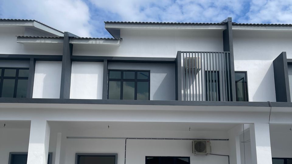 Taman Orkid — Meru — foto sebenar hadapan unit contoh rumah teres dua tingkat