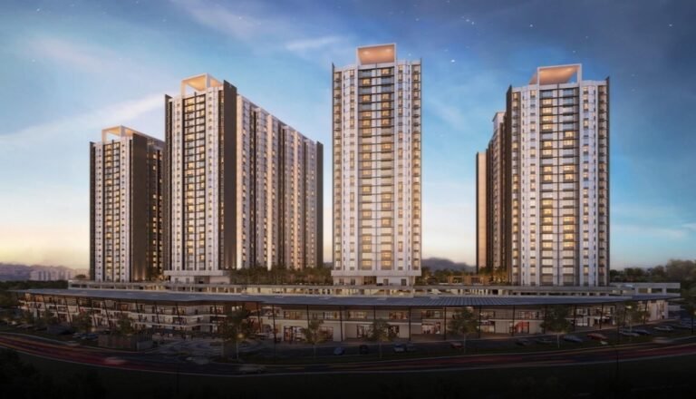 Lakaran artis empat menara pangsapuri servis Mirai Residence di atas podium kedai dan parkir pada waktu senja