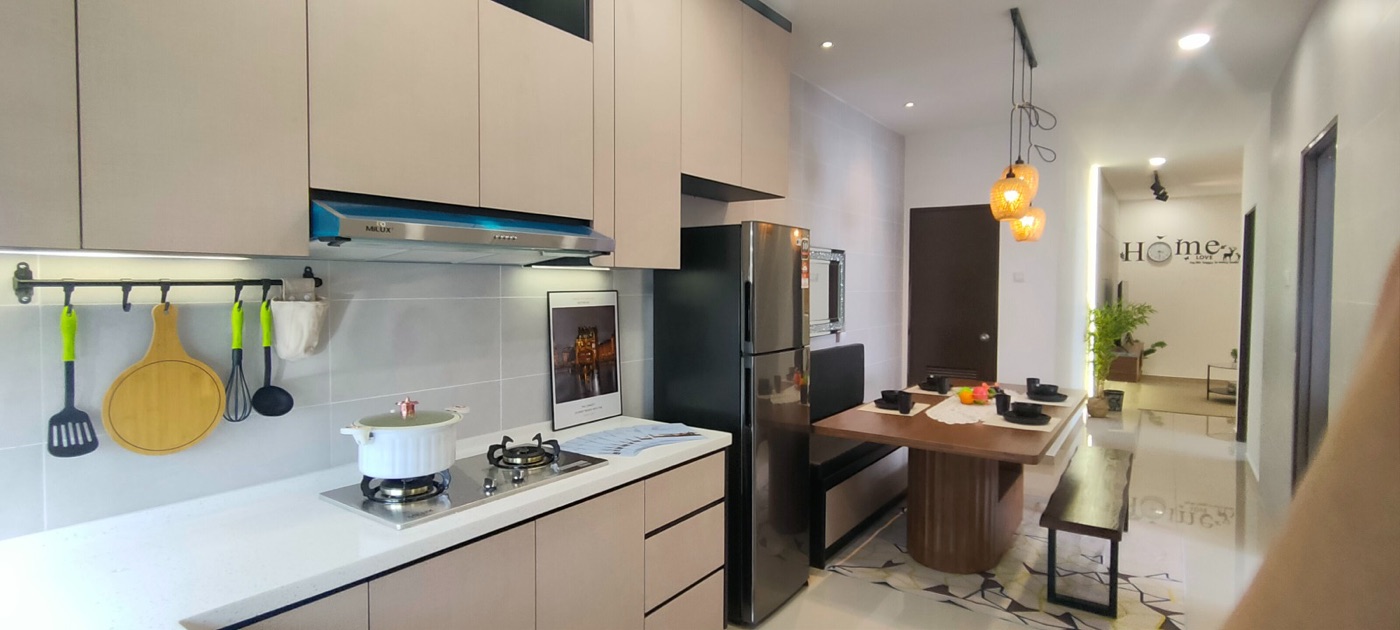 Foto dapur dan ruang makan unit contoh atas