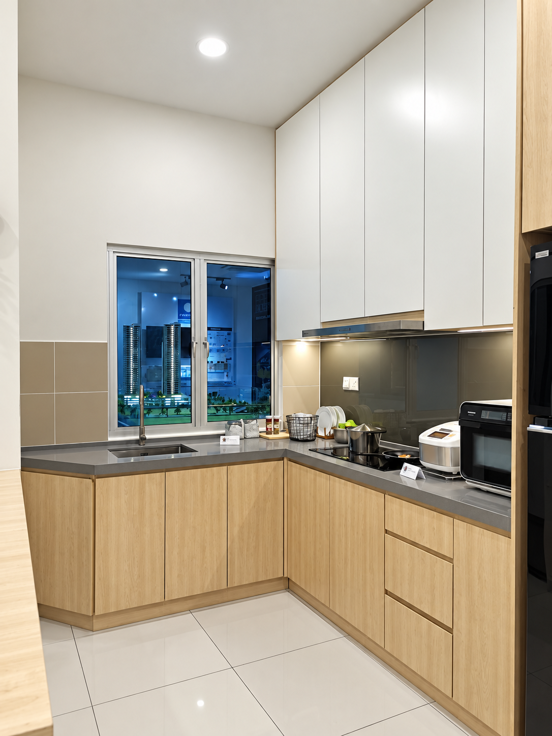Dapur unit contoh Residensi Naluri Cheras
