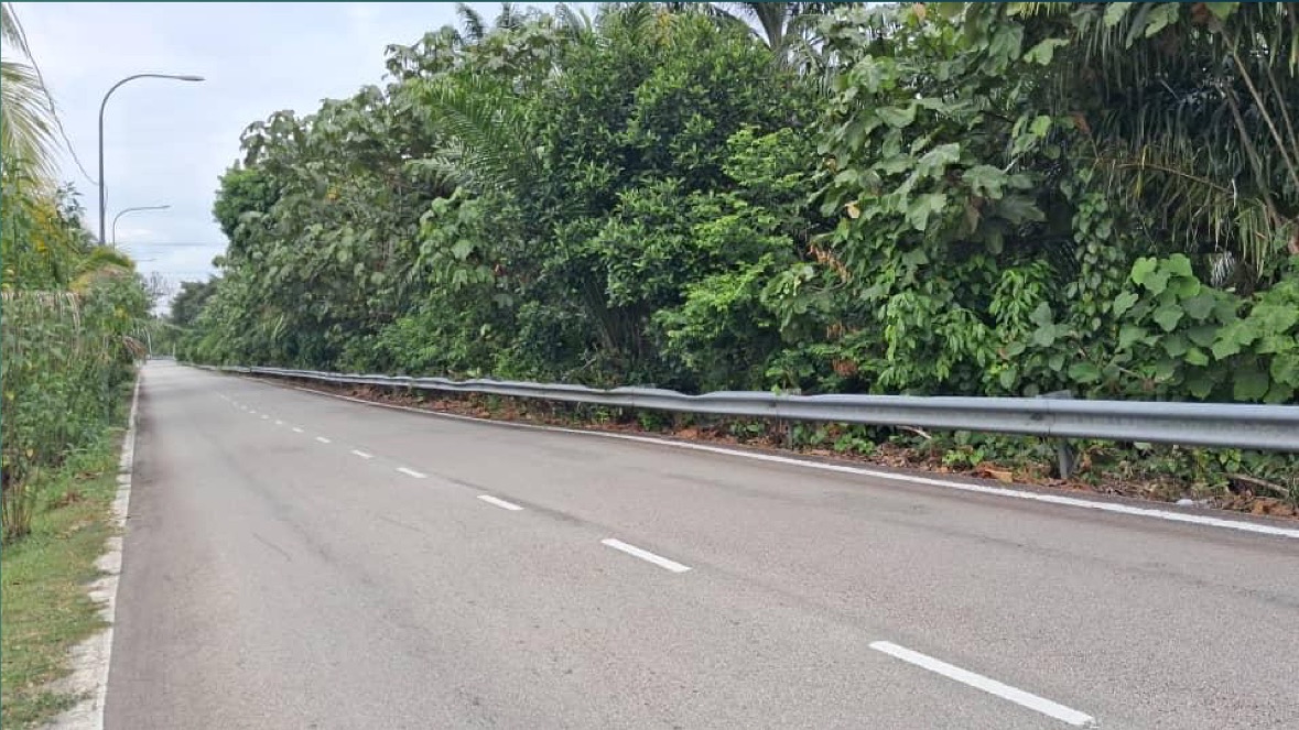 Foto sebenar jalan bersebelahan tapak Taman Vista Permai pada Jun 2026